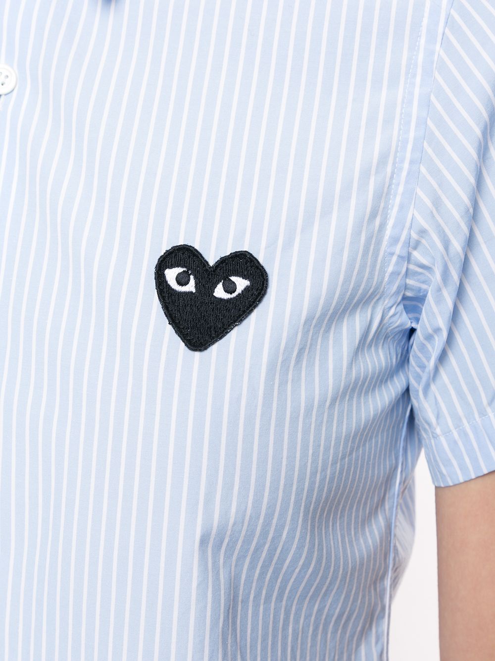 Camicia rigata con logo applicato a forma di cuore