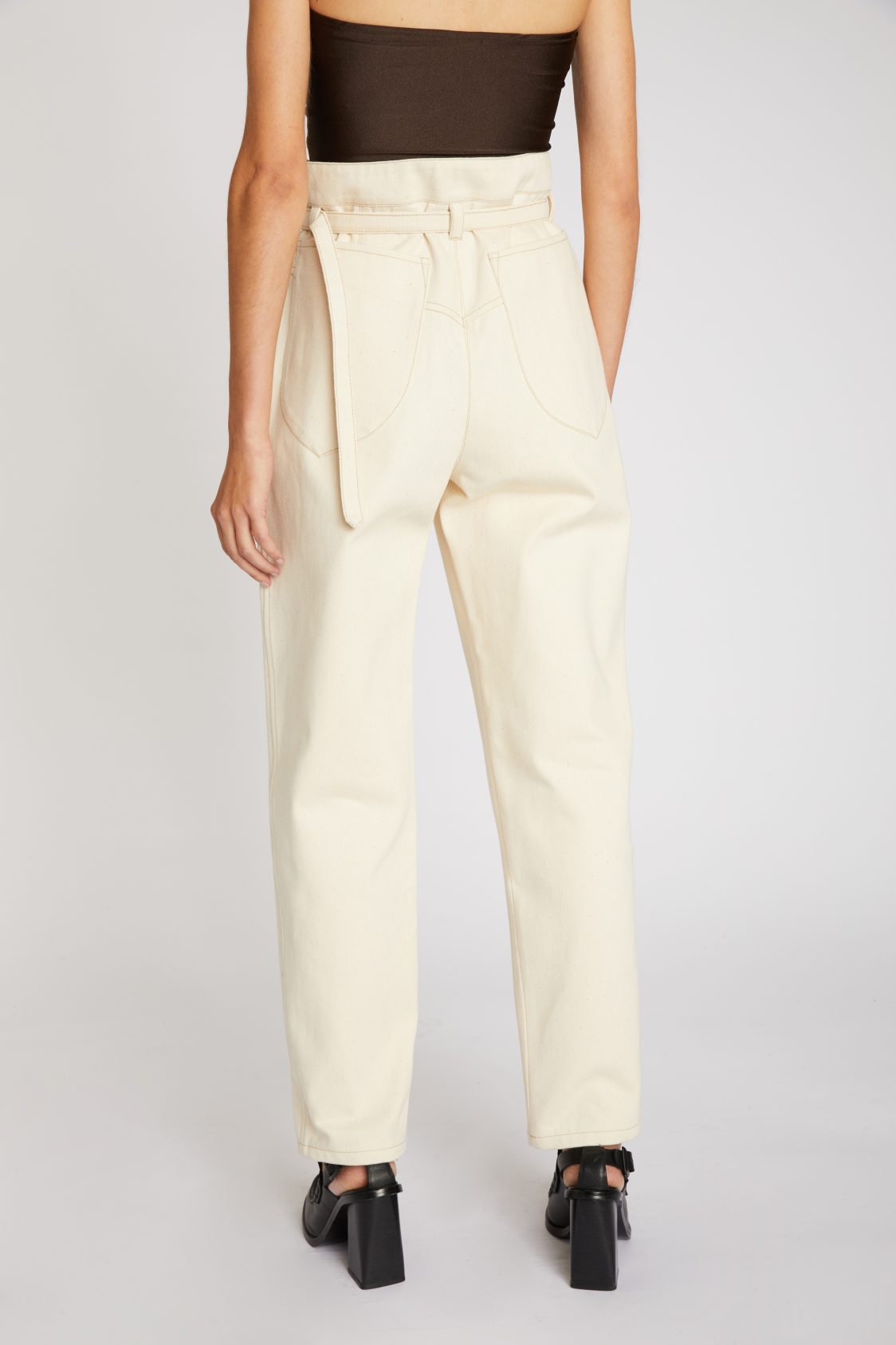 Carrot trousers in cream
